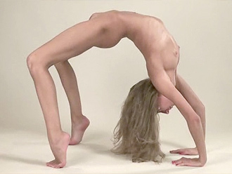 Hot nude gymnast in provocative naked yoga video
